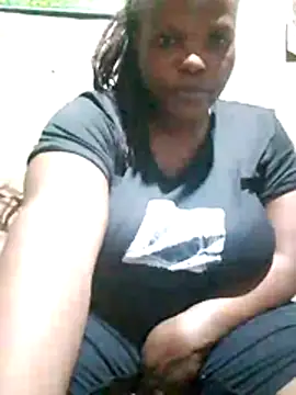 Snapshot of pretty-donna chatting on 04/18/26, 04:00 pretty-donna online show from 04/18/26, 04:00