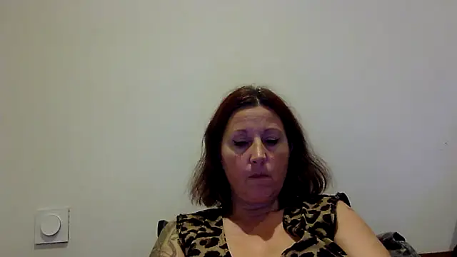 Snapshot of feline27 chatting on 10/17/25, 08:22 feline27 online show from 10/17/25, 08:22