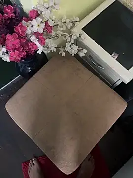 Snapshot of yourheroforfun chatting on 10/06/25, 06:27 yourheroforfun online show from 10/06/25, 06:27