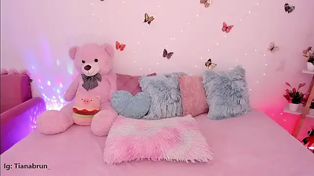 Zara uwu  online show from 11/22/25, 12:15