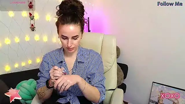 xx adrihanna xx online show from 01/30/25, 04:24