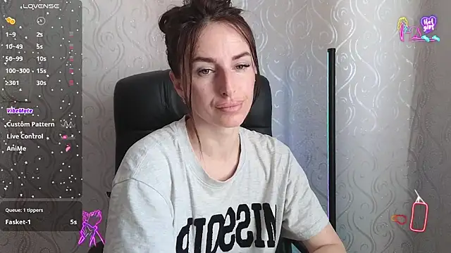 xx adrihanna xx online show from 05/17/26, 06:00