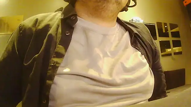 Bebemickey75 online show from 12/17/25, 05:24