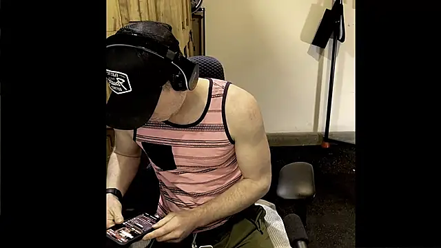 Snapshot of GymyXY chatting on 03/13/25, 07:42 GymyXY online show from 03/13/25, 07:42