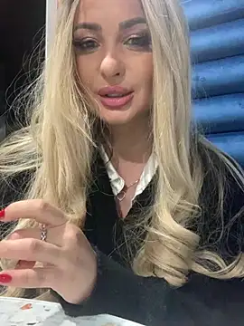 Denisse Perry online show from 02/08/25, 01:54