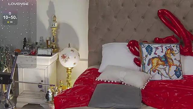 Denisse Perry online show from 02/12/25, 01:41