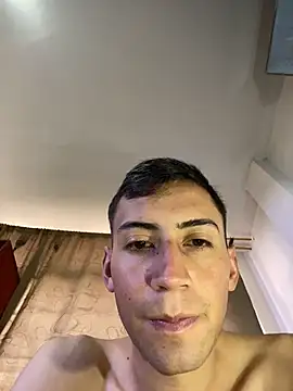 Snapshot of vpn1000 chatting on 11/29/25, 04:43 vpn1000 online show from 11/29/25, 04:43