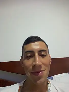 Snapshot of vpn1000 chatting on 12/02/25, 08:04 vpn1000 online show from 12/02/25, 08:04