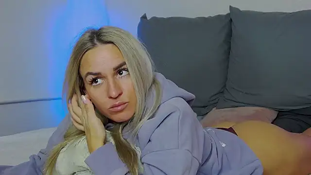 SofiJames online show from 10/04/25, 06:44