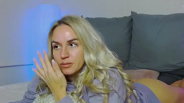 SofiJames online show from 10/07/25, 06:54