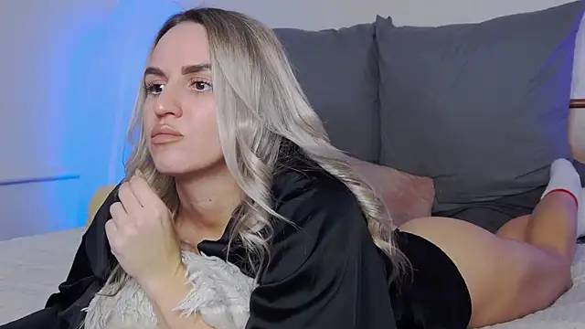 SofiJames online show from 12/04/25, 06:44