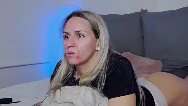 SofiJames online show from 12/14/25, 06:30