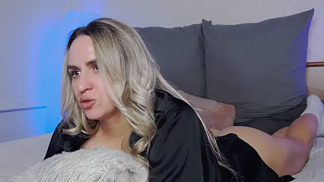 SofiJames online show from 12/16/25, 06:51