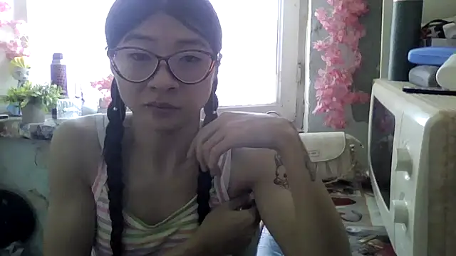 Snapshot of CarlyJoy chatting on 04/14/26, 10:21 CarlyJoy online show from 04/14/26, 10:21
