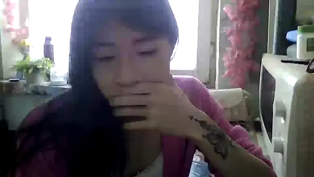 Snapshot of CarlyJoy chatting on 04/18/26, 10:52 CarlyJoy online show from 04/18/26, 10:52