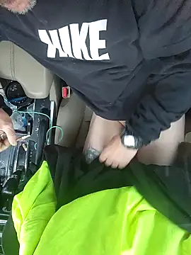 Snapshot of deepstroker42071 chatting on 02/16/25, 01:27 deepstroker42071 online show from 02/16/25, 01:27