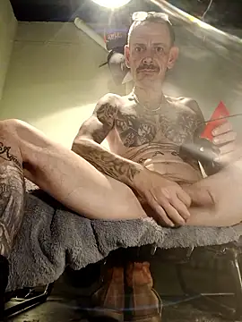 Snapshot of deepstroker42071 chatting on 11/18/25, 07:57 deepstroker42071 online show from 11/18/25, 07:57