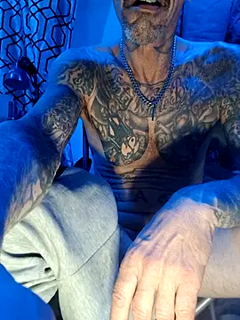 Snapshot of deepstroker42071 chatting on 11/23/25, 04:34 deepstroker42071 online show from 11/23/25, 04:34