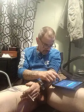 Snapshot of deepstroker42071 chatting on 11/27/25, 03:52 deepstroker42071 online show from 11/27/25, 03:52