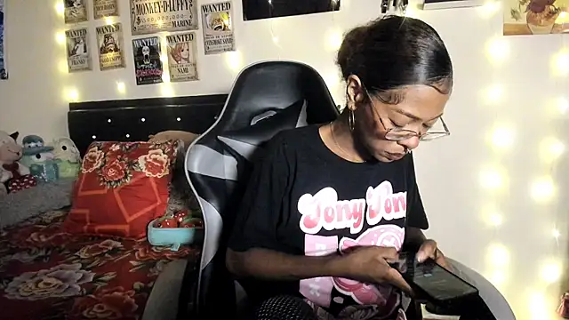 Snapshot of Cristal_Jonas@xh chatting on 11/06/25, 04:24 Cristal Jonasxh online show from 11/06/25, 04:24