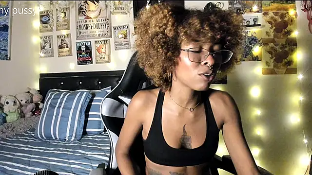 Snapshot of Cristal_Jonas@xh chatting on 12/23/25, 03:48 Cristal Jonasxh online show from 12/23/25, 03:48