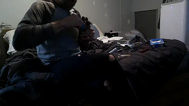 Snapshot of Bi_curious86 chatting on 10/26/25, 05:41 Bi curious86 online show from 10/26/25, 05:41