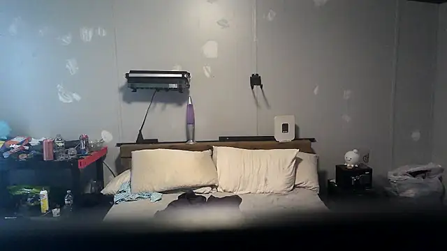 Snapshot of Bi_curious86 chatting on 11/17/25, 02:23 Bi curious86 online show from 11/17/25, 02:23