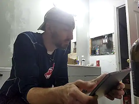 Snapshot of Bi_curious86 chatting on 02/06/26, 03:33 Bi curious86 online show from 02/06/26, 03:33