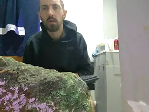 Snapshot of Bi_curious86 chatting on 02/15/26, 09:11 Bi curious86 online show from 02/15/26, 09:11