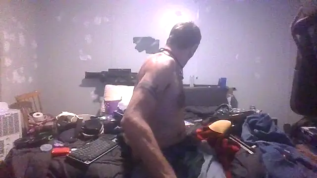 Snapshot of Bi_curious86 chatting on 05/02/26, 03:11 Bi curious86 online show from 05/02/26, 03:11