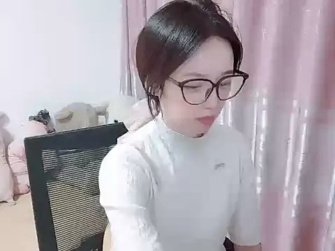 wwcc123 online show from 10/13/25, 02:06