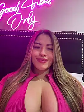 Snapshot of sexyyykloee chatting on 05/17/26, 05:38 sexyyykloee online show from 05/17/26, 05:38