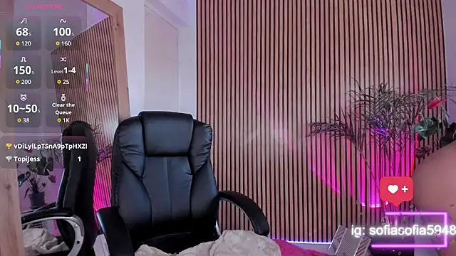 sofiah  online show from 10/19/25, 04:07