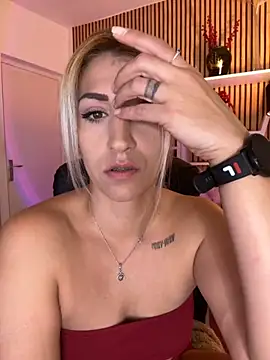 sofiah  online show from 12/01/25, 04:23