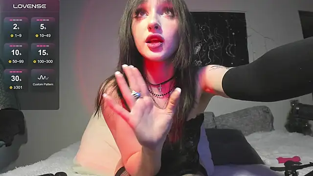 Snapshot of JuliaVangg_19 chatting on 04/14/26, 02:28 JuliaVangg 19 online show from 04/14/26, 02:28
