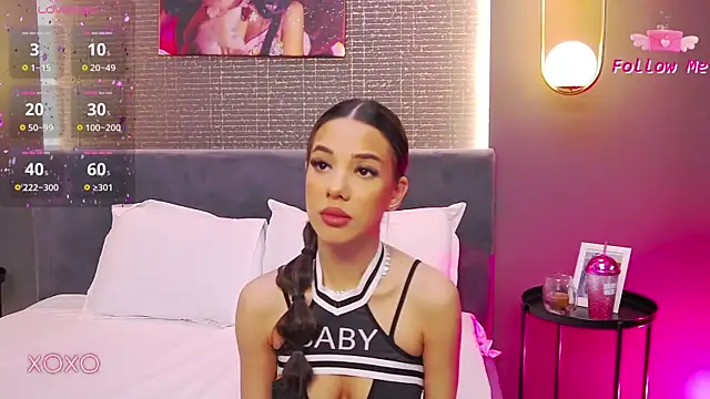 LaraKent online show from 02/02/25, 08:51