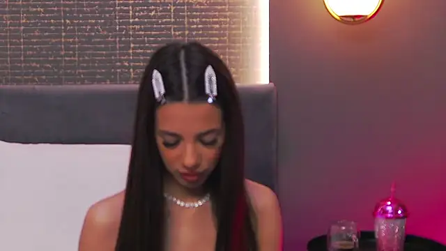 LaraKent online show from 02/05/25, 08:25