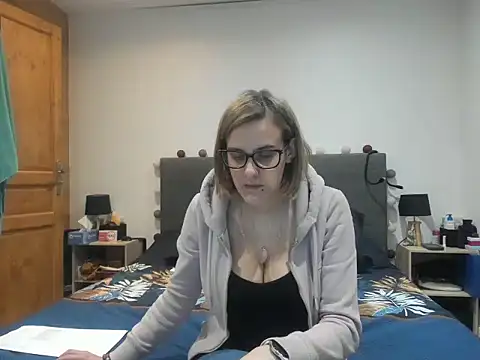 Snapshot of Madame_Callie chatting on 04/13/26, 02:00 Madame Callie online show from 04/13/26, 02:00