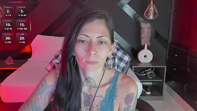 Snapshot of dark_gotica chatting on 01/14/26, 12:11 dark gotica online show from 01/14/26, 12:11