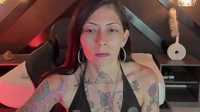 Snapshot of dark_gotica chatting on 03/12/26, 07:09 dark gotica online show from 03/12/26, 07:09