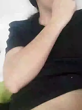 Snapshot of bruna_safadinhaa chatting on 01/11/25, 03:52 bruna safadinhaa online show from 01/11/25, 03:52