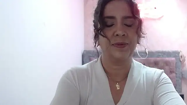 Victoria meester online show from 06/17/26, 01:56