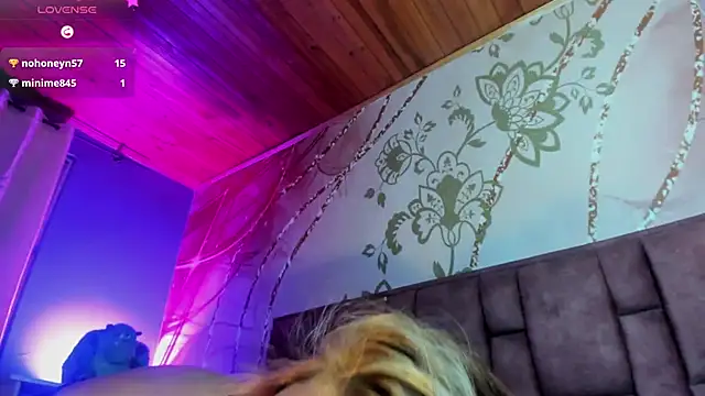 Snapshot of chloe_bonnet chatting on 01/24/25, 12:20 chloe bonnet online show from 01/24/25, 12:20