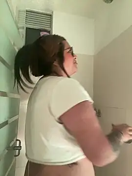 Snapshot of chloe_bonnet chatting on 03/15/25, 05:08 chloe bonnet online show from 03/15/25, 05:08