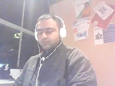 Snapshot of JohnBond009 chatting on 01/08/25, 05:37 JohnBond009 online show from 01/08/25, 05:37