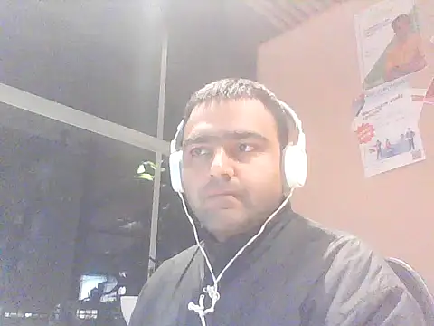 Snapshot of JohnBond009 chatting on 01/29/25, 05:13 JohnBond009 online show from 01/29/25, 05:13