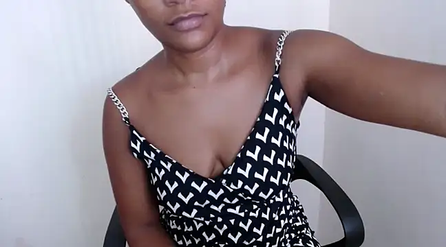 Snapshot of savage_laura chatting on 02/20/25, 02:57 savage laura online show from 02/20/25, 02:57
