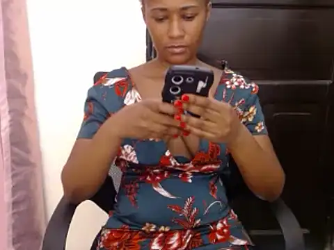Snapshot of savage_laura chatting on 03/03/25, 12:16 savage laura online show from 03/03/25, 12:16