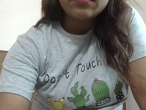 Snapshot of shekira99 chatting on 10/24/25, 01:03 shekira99 online show from 10/24/25, 01:03