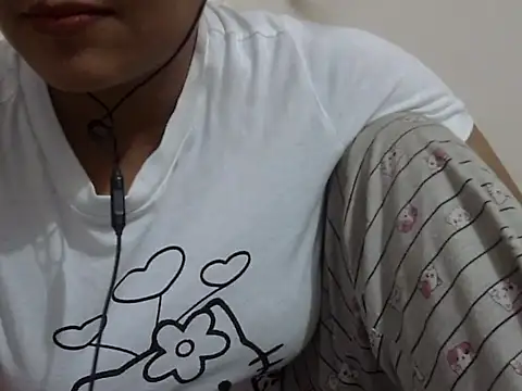 Snapshot of shekira99 chatting on 10/27/25, 07:40 shekira99 online show from 10/27/25, 07:40